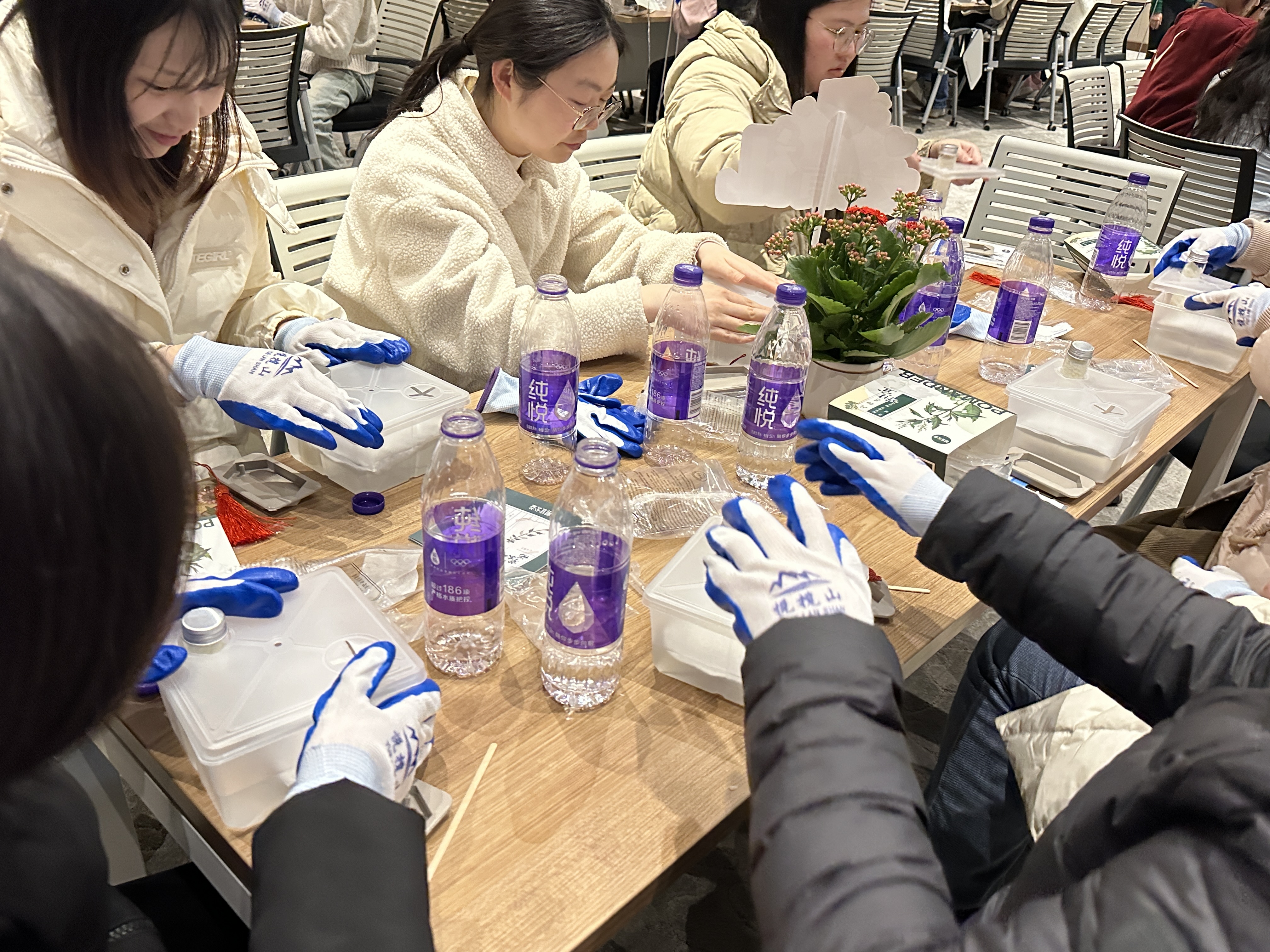 聚焦“她”力量 創(chuàng  )意無(wú)所限——飛凱材料女神節古法手作活動(dòng)